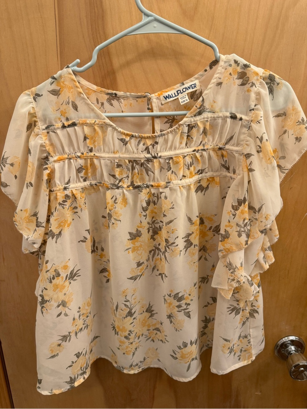 Wallflower Cream Floral Ruffle Short Sleeve Blouse